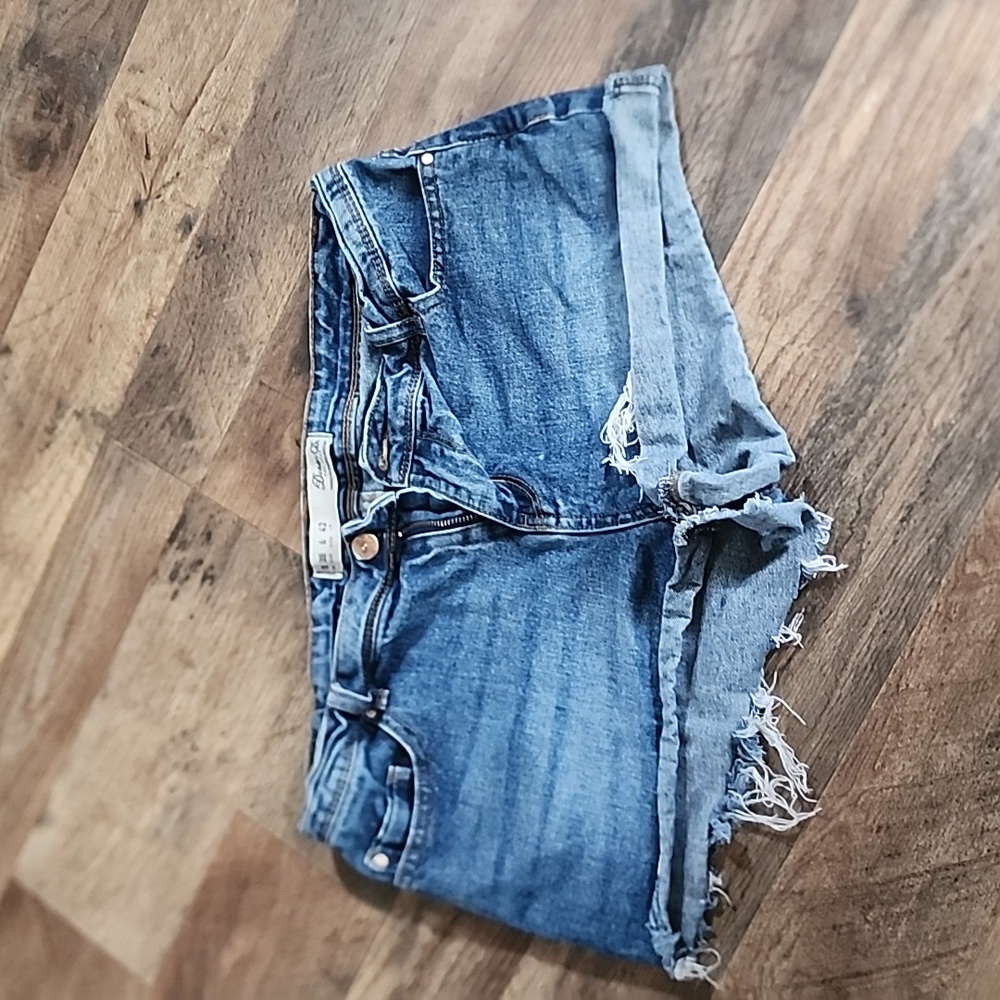 Denim Co.  Women's Jean shorts Size 6.